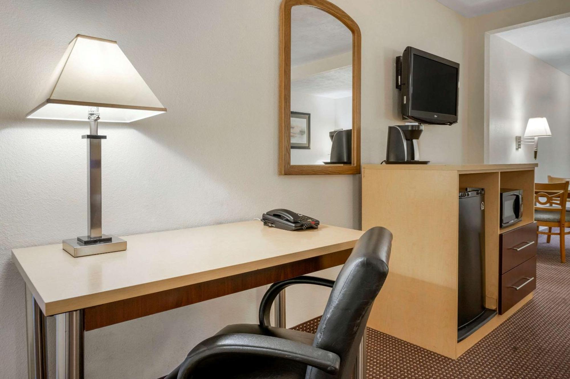Quality Inn & Suites South-Obetz Exteriér fotografie