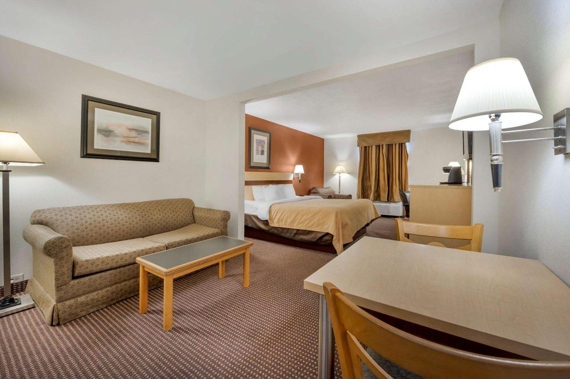 Quality Inn & Suites South-Obetz Exteriér fotografie