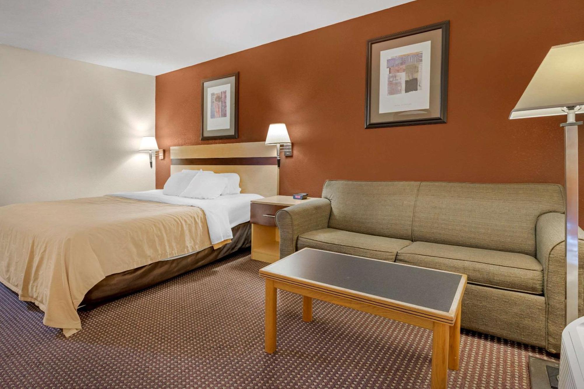 Quality Inn & Suites South-Obetz Exteriér fotografie